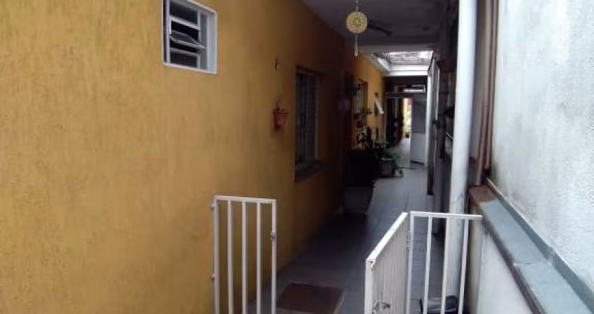 Venda | Casa térrea com 148m², 2 dormitórios, cozinha, 2 WC, quintal, Vila Pereira Cerca