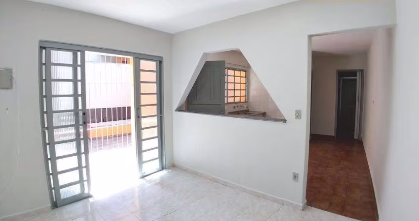 Locação | Casa com 1 dormitório, quintal, 1 vaga em Piqueri