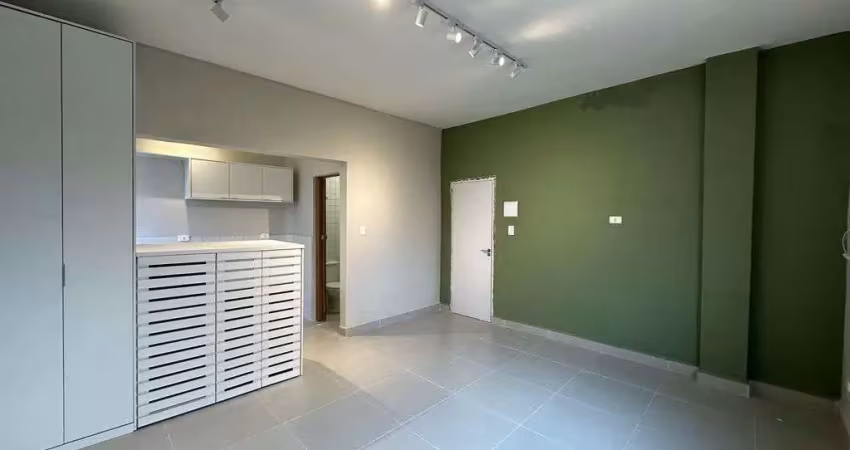 Apresentamos um apartamento reformado no boqueirão, praia grande. com 29m²!