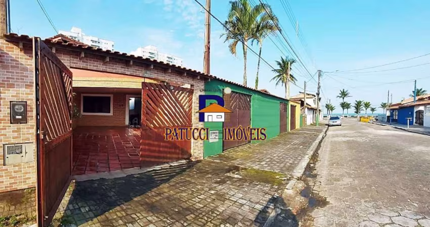 Imóvel 3 Dormitórios  !!  Em ótimo Lugar 20 metros do Mar !!