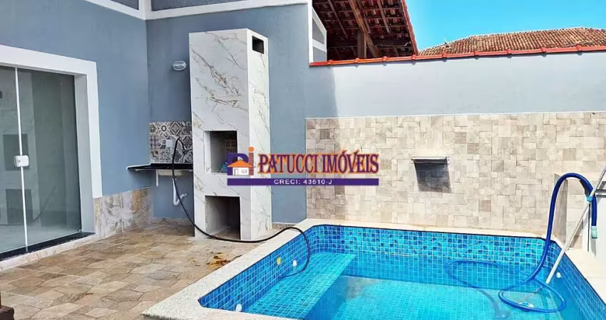 Casa Totalmente Revitalizada com 03 Dormitórios e Piscina - Próximo ao Mar!