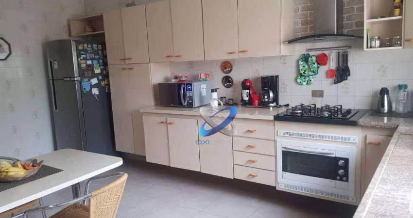 Casa com 3 dormitórios à venda, 240 m² por R$ 950.000,00 - Vila Maria - São José dos Campos/SP