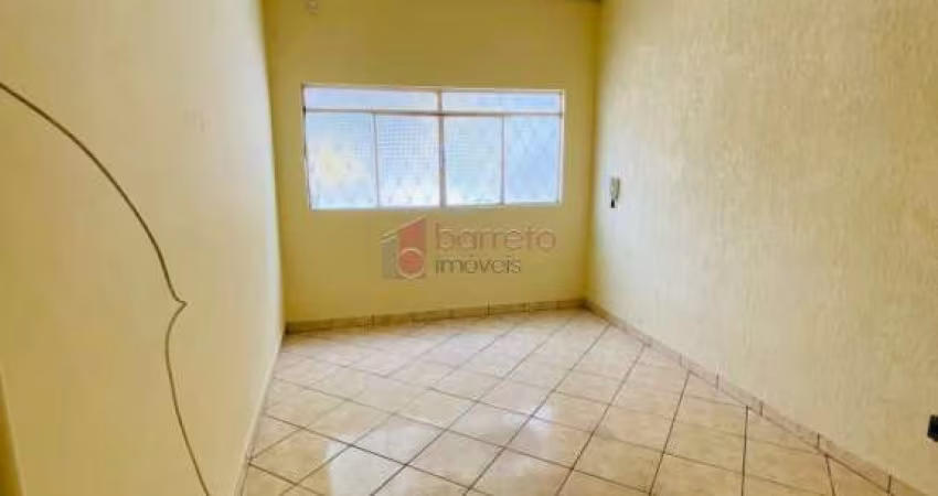 Casa  comercial ou residencial no centro para locação contendo: