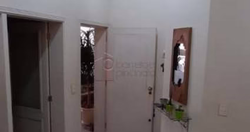 Barreto Imóveis vende em Jundiaí, excelente casa com 03 pavimentos em bairro de alta procura.