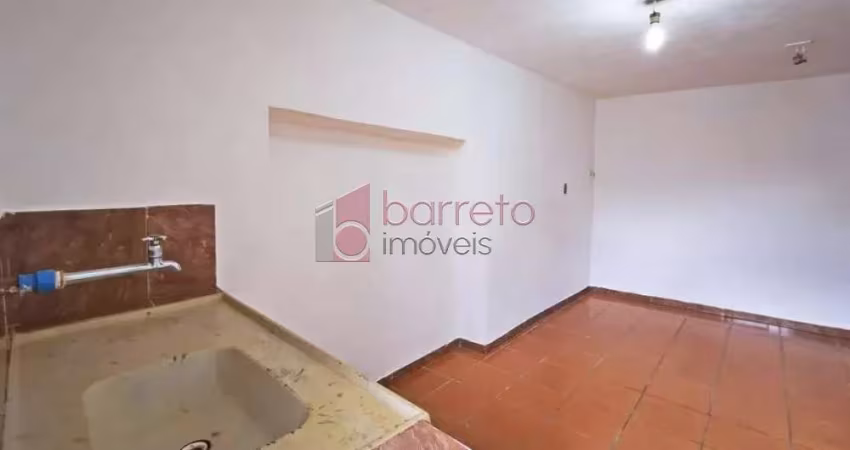 Casa para LOCAÇÃO ou VENDA em Jundiaí SP bairro Vila Arens II 30m² 1 dorm. Sala e cozinha integradas. 1 banheiro. 1 vaga!