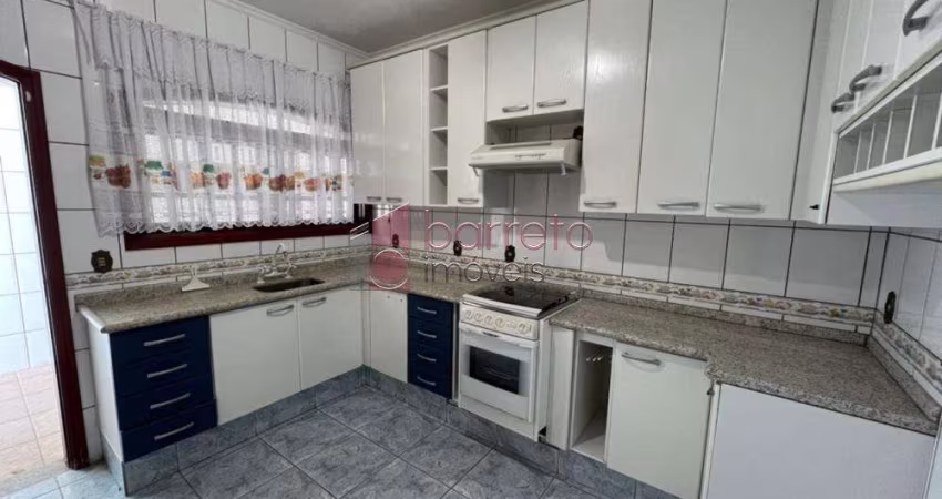 Casa para VENDA ou LOCAÇÃO em Jundiaí SP bairro Jardim Tannus 3 dorms (1 suíte) Salas, cozinha c/ armário. 3 banheiros. Área externa ampla. 3 vags!