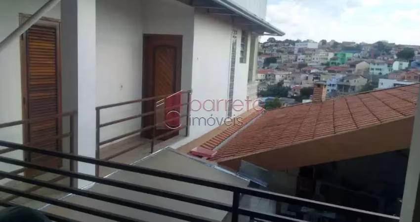 Casa a VENDA em Jundiaí SP bairro Jardim Pacaembu 4 dorms (1 suíte) Salas. 3 Wcs. Cozinha. Quintal amplo c/ churrasqueira. 2 vgs!