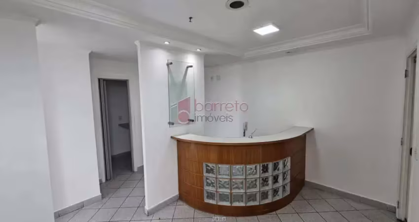 Sala comercial à venda no edifício capri no centro de jundiaí/sp