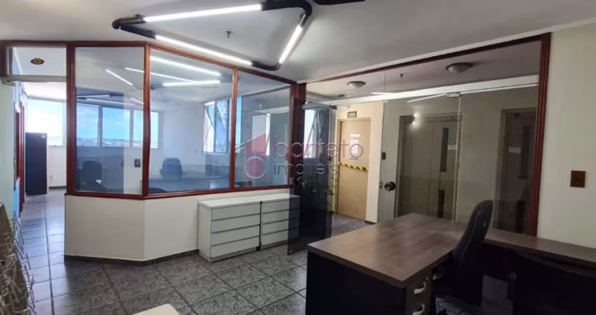 SALA COMERCIAL À VENDA NO EDIFÍCIO CAPRI - CENTRO DE JUNDIAÍ/SP