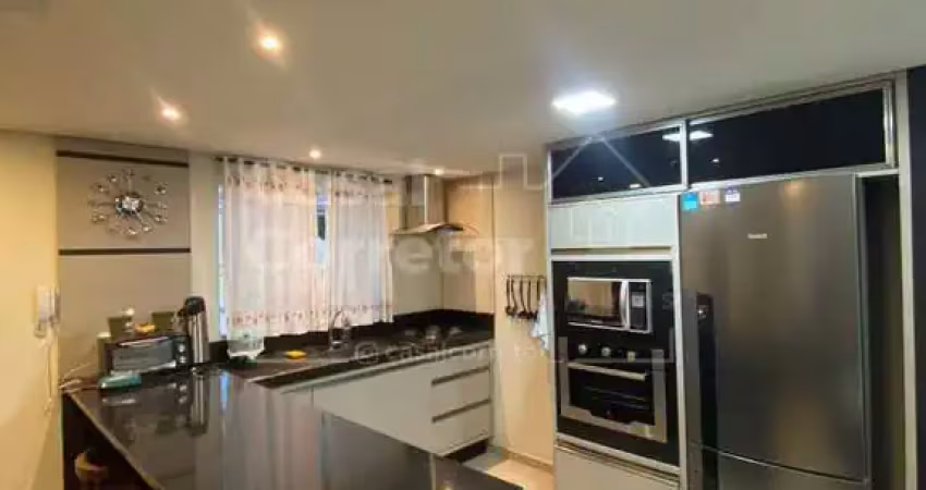 Sobrado em condomínio de 135m² com 3 dormitórios sendo 1 suíte