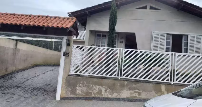 DUAS CASAS DE ALVENARIA NO MESMO TERRENO