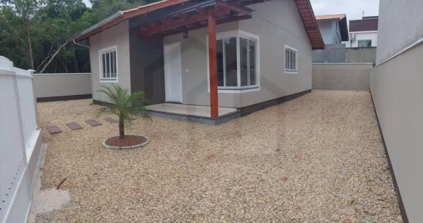 CASA DE 80M² COM 3 DORMITÓRIOS SENDO 1 SUÍTE