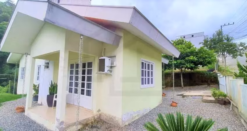 CASA DE 102M² COM 3 DORMITÓRIOS SENDO UMA SUÍTE