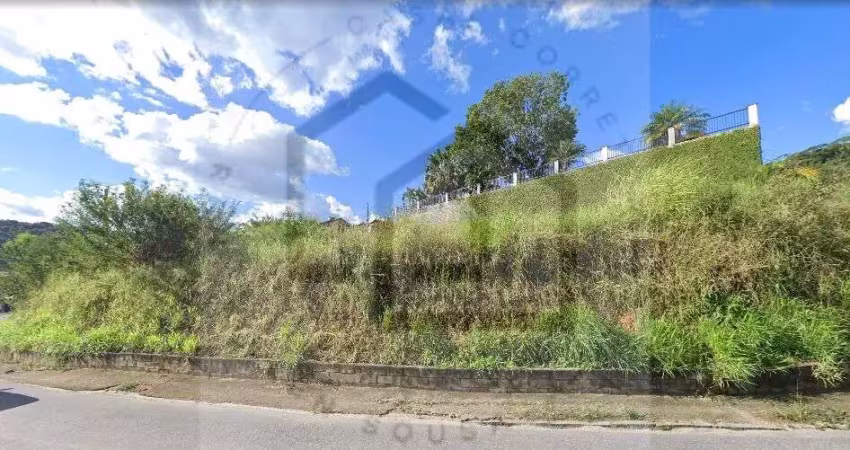 Terreno de 1100m² com ótima localização e infraestrutura