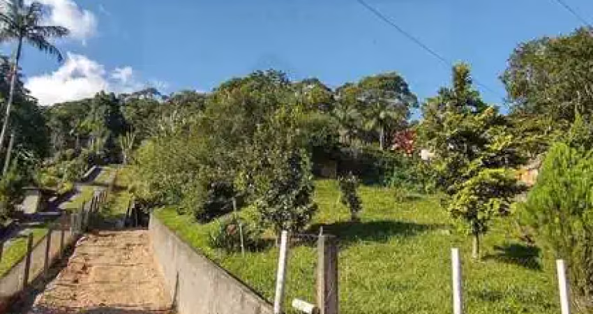 CASA COM 3 DORMITÓRIOS, TERRENO DE 2.160M² OPORTUNIDADE DE INVESTIMENTO