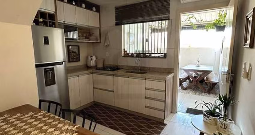 LINDA CASA GEMINADA COM 2 DORMITÓRIOS