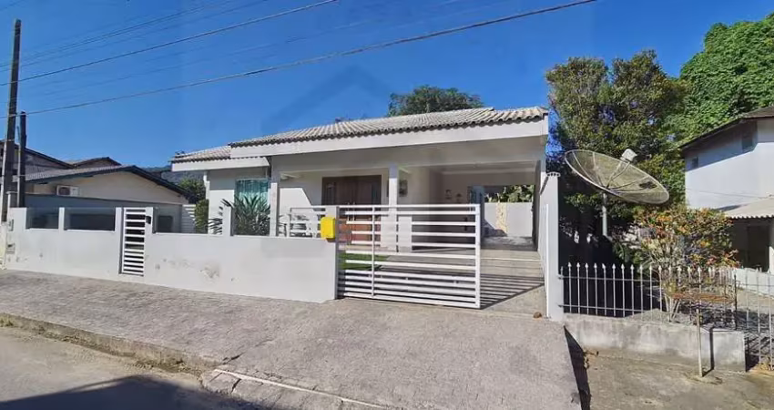 CASA SEMI MOBILIADA COM 3 DORMITÓRIOS SENDO 1 SUÍTE