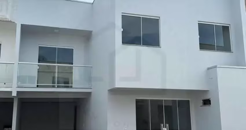 INCRÍVEL CASA COM 3 DORMITÓRIOS SENDO 1 SUÍTE