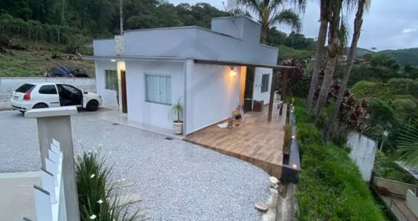 LINDA CASA TÉRREA DE 3 DORMITÓRIOS SENDO 1 SUÍTE