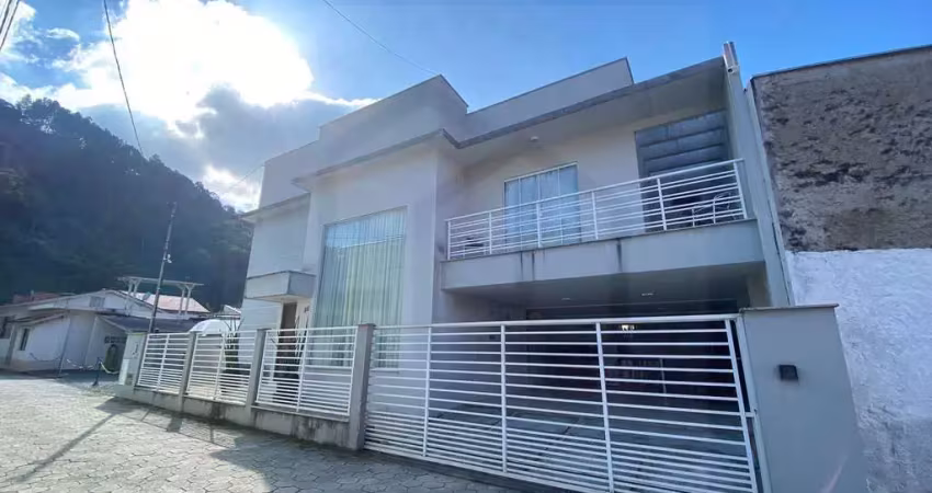 INCRÍVEL CASA COM 3 DORMITÓRIOS SENDO 1 SUÍTE MASTER