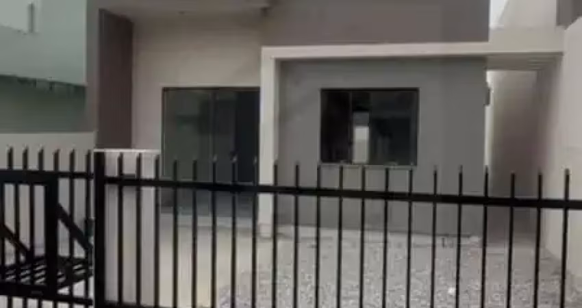 LINDA CASA BAIXA DE 3 DORMITÓRIOS SENDO 1 SUÍTE