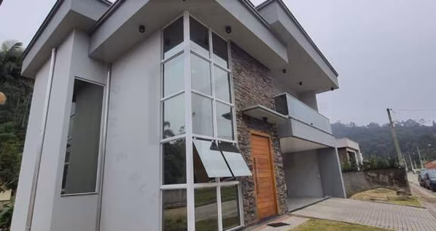CASA AMPLA DE 4 DORMITÓRIOS SENDO 1 SUÍTE