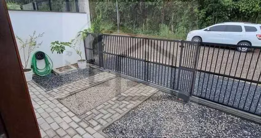 Linda casa totalmente mobiliada de 3 dormitórios sendo 1 suíte