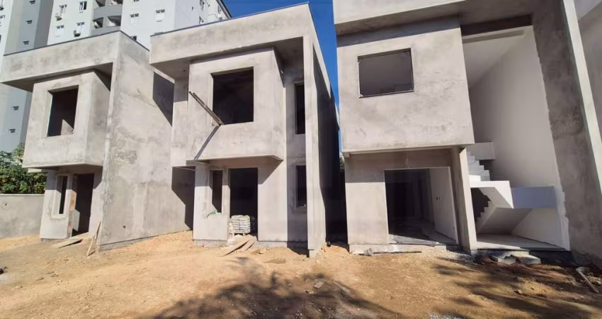 CASA DE 3 DORMITÓRIOS SENDO 1 SUÍTE EM CONDOMÍNIO FECHADO