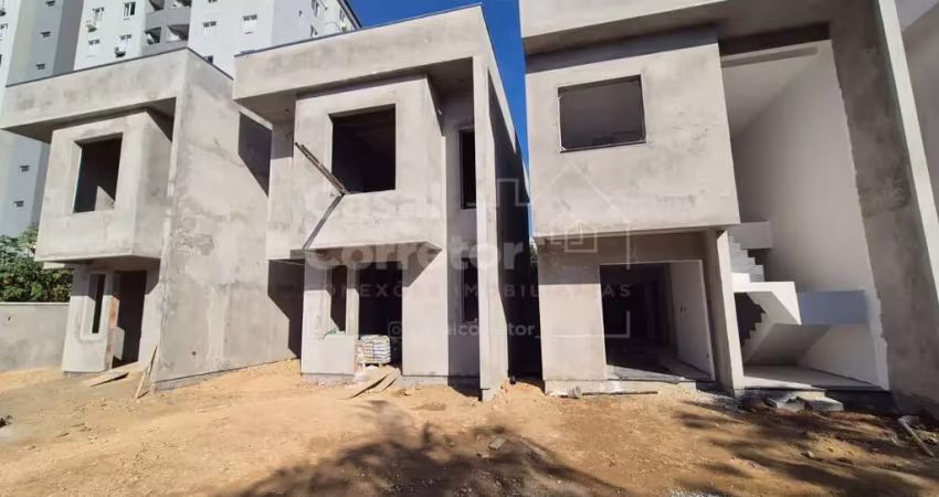Casa de 3 dormitórios sendo 1 suíte em condomínio fechado