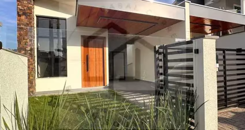 Casa baixa de 3 dormitórios sendo 1 suíte e 2 demi-suítes