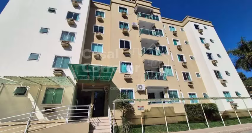 Apartamento com 2 dormitórios, churrasqueira e vaga coberta