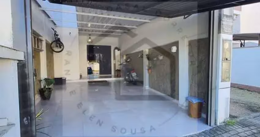 Dois quartos, piscina e espaço gourmet em um lindo sobrado