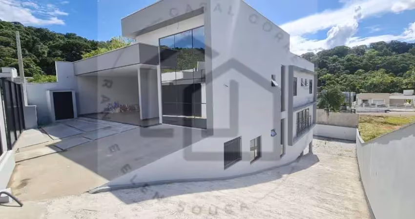 Excelente casa de alto padrão de 427m² com 3 suítes sendo 1 master