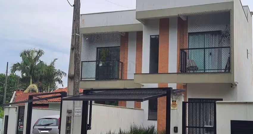 Casa sobrado no bairro santa terezinha com 72,50m², duas suítes, duas vagas de garagem e espaço nos fundos