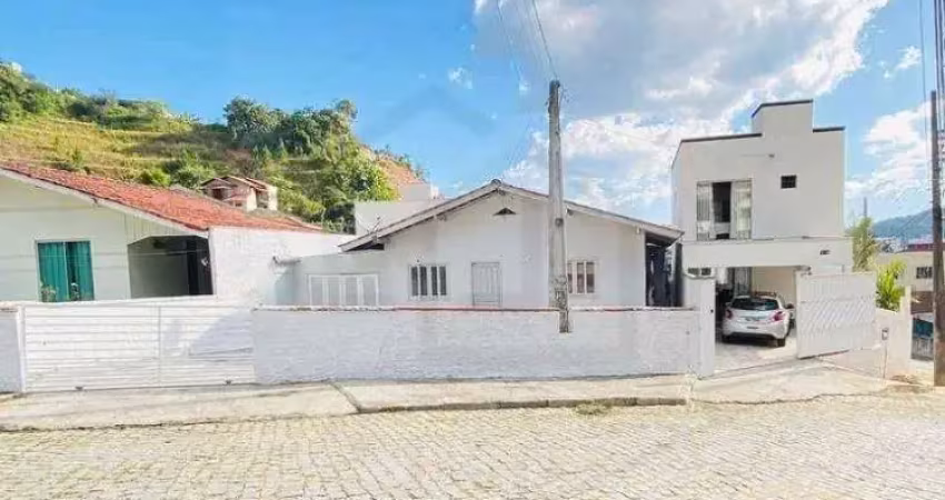 Casa mais sobrado no bairro santa terezinha a 500 metros do stop shop