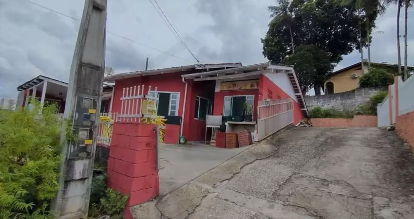 Casa de alvenaria de 100m² com dois dormitórios sendo uma suíte no bairro steffen