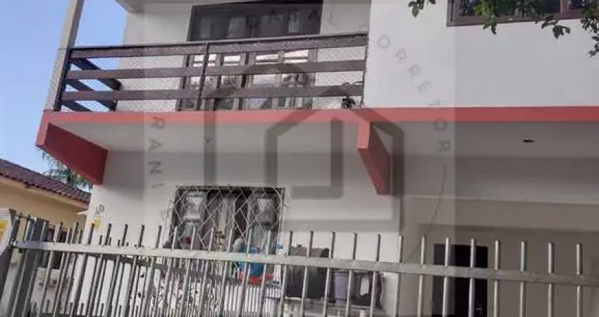 Casa de alvenaria de 180m² com três dormitórios sendo uma suíte
