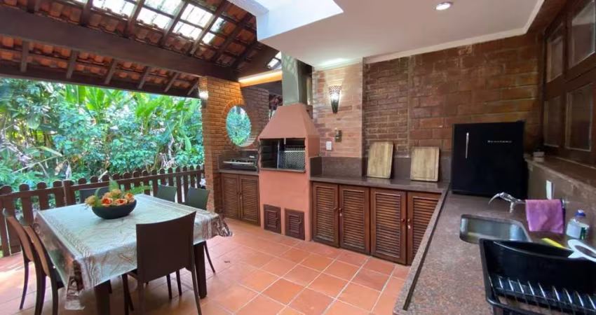 Casa em Condominio (villagio) 3 dormitórios Proximo da Praia á venda na Riviera de São Lourenço.