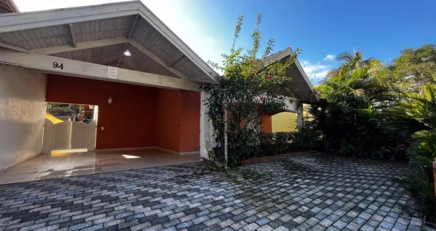 Casa Próximo da Praia a venda na Riviera de São Lourenço.