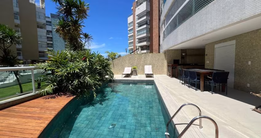Apartamento Térreo Pé na Areia Finamente Decorado com Vista para o Mar e Piscina Privativa Disponivel para Locação Anual na Riviera de São Lourenço.