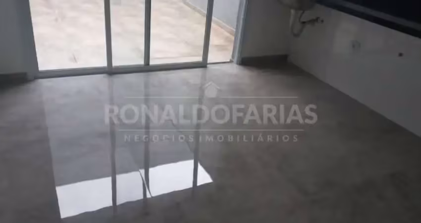 Sobrado a venda com 110 m², 03 dormitórios na região da cupece