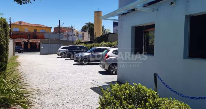 Terreno à venda com 1.800m² na região de Interlagos.