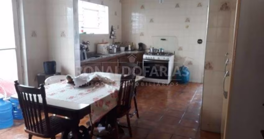 VENDE-SE SOBRADO NA AV. ATLANTICA OTIMO PARA PONTO COMERCIAL
