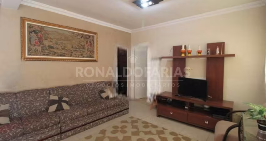 Casa a Venda no Bairro de Veleiros com 3 Dormitórios 1 Suíte e 3 Vagas de Garagem