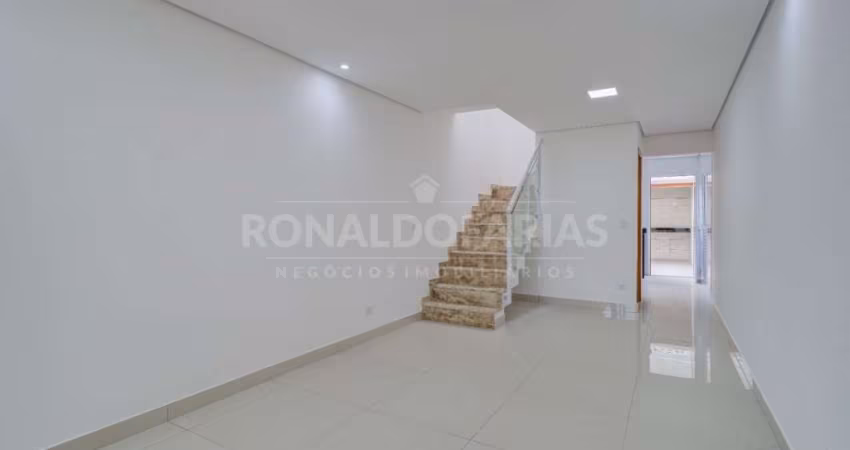 Sobrado a venda com 03 dormitórios sendo 01 suíte na região do Campo Grande
