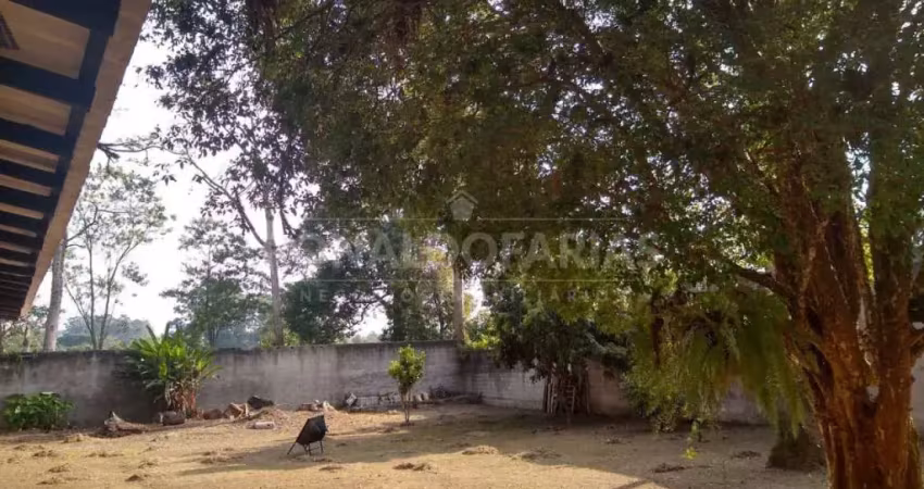 Casa a venda em terreno grande bem arborizado no jardim represa venha conhecer