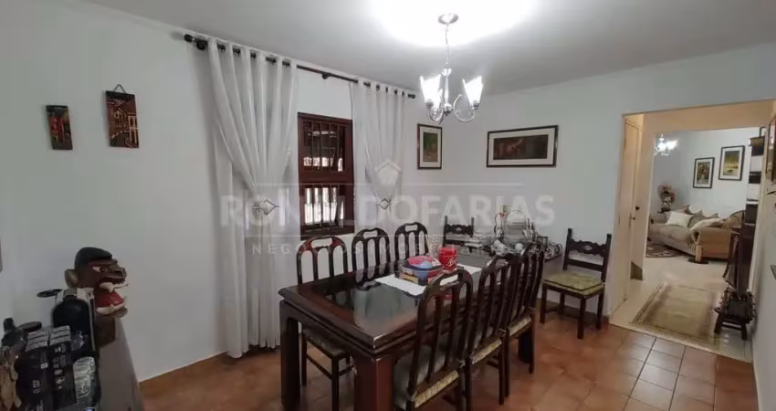 Sobrado a venda com 03 dormitórios em Interlagos