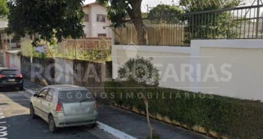 Terreno à venda com 1.400,00m² na região de Interlagos.