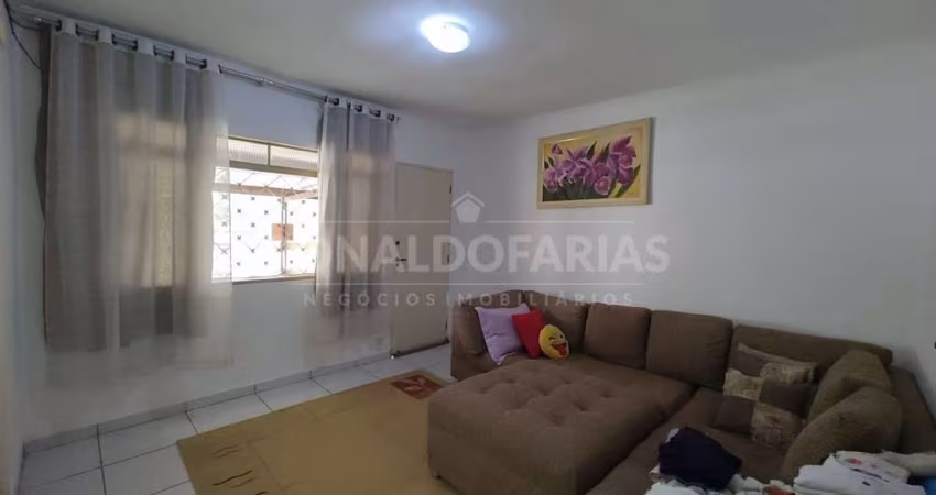 Casa à vensa com 3 dormitórios, 5 vagas e edicula na região do Grajaú.