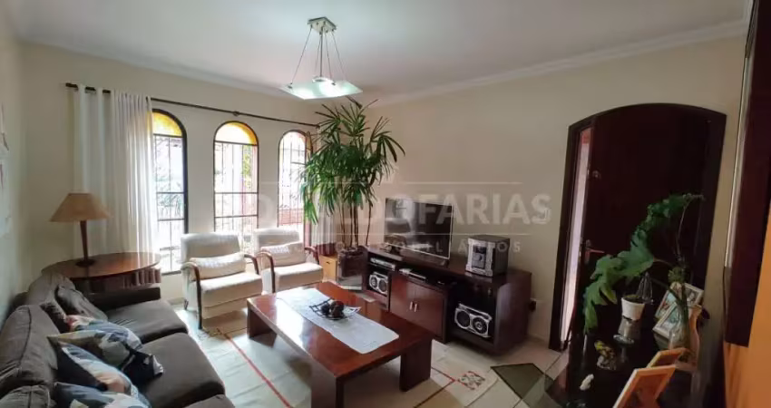 Vende-se Casa Térrea 03 dormitórios e 1 suite em Interlagos